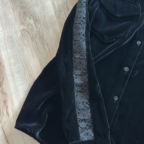 Women’s Black velvet embroidered shirt - Picture 5 of 8